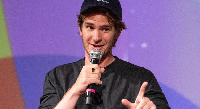 Andrew Garfield a Glastonbury fesztiválon mutatkozott először nyilvánosan új párjával