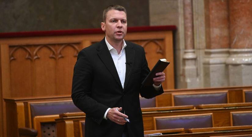 Menczer Tamás: Magyar Péter ukrán kém barátja panaszkodik, hogy kémkednek utána (videó)