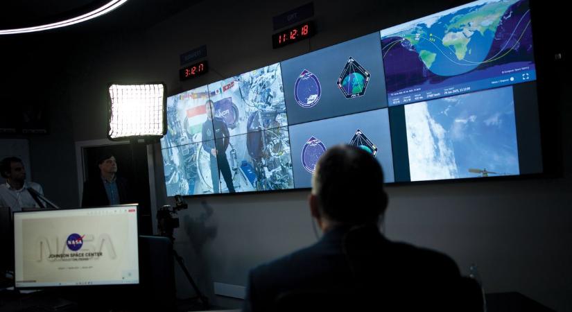 Premier plán: Orbán Viktor videokapcsolaton beszél Kapu Tiborral