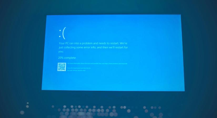 Negyven év után elköszön a rendszerösszeomlás szimbólumává váló kékhaláltól a Windows
