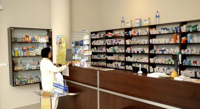 Máris ismert gyógyszerekkel bővül az árstopos lista – Receptesek is olcsóbbak lesznek: ezekről van szó