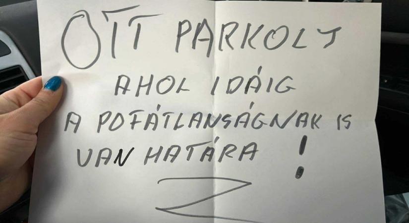 „A pofátlanságnak is van határa!“ – elképesztő üzenetet kapott az autós