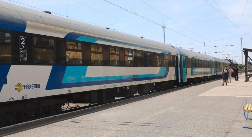 Világsztár utazott a debreceni vonalon, egy egész kocsi az övé volt!