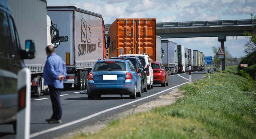 Karambol bénította meg az M3-ast, hatalmas torlódásra kell számítani