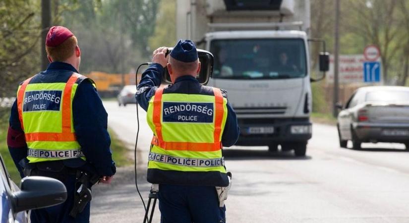 Véget érhet a lesből traffipaxozás? Új szabályok jönnek a sebességmérésben!