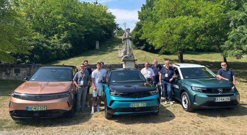 Szentgotthárdi munkatársak az új Opel Frontera bemutatóján