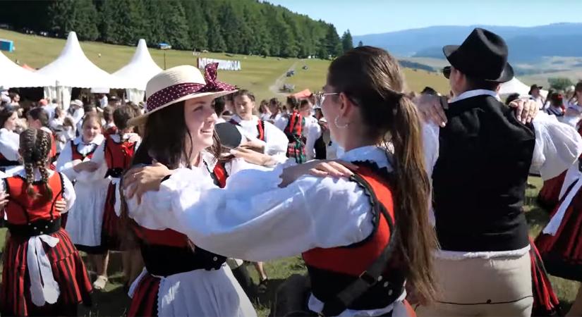 Újra megszervezik az Ezer Székely Leány Napját a csíksomlyói hegynyeregben