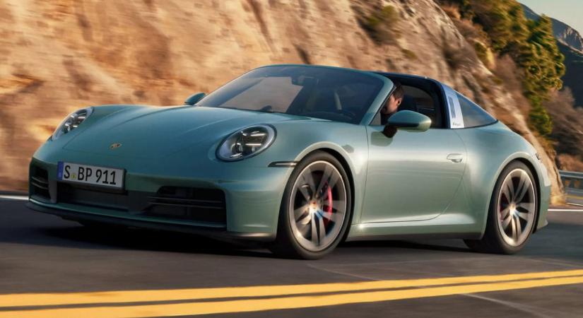 Több erővel, de kézi váltó nélkül debütált a legújabb Porsche 911