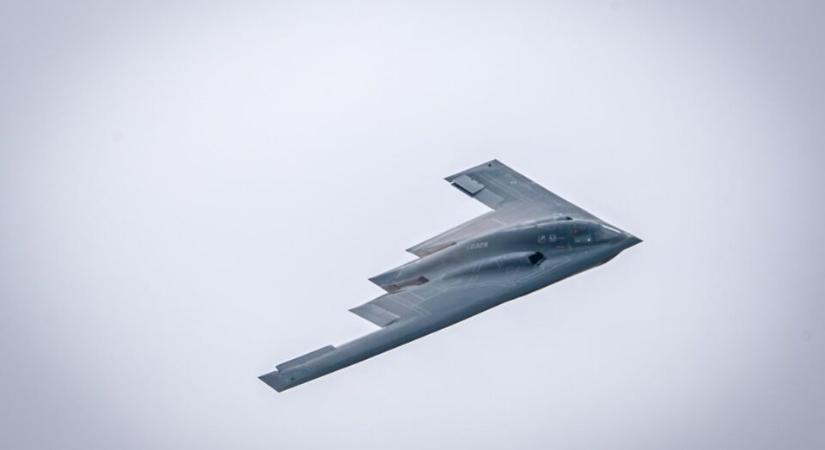 Amerikai törvényjavaslat a B-2-es bombázókés bunkerrombolók szállítása Izraelnek