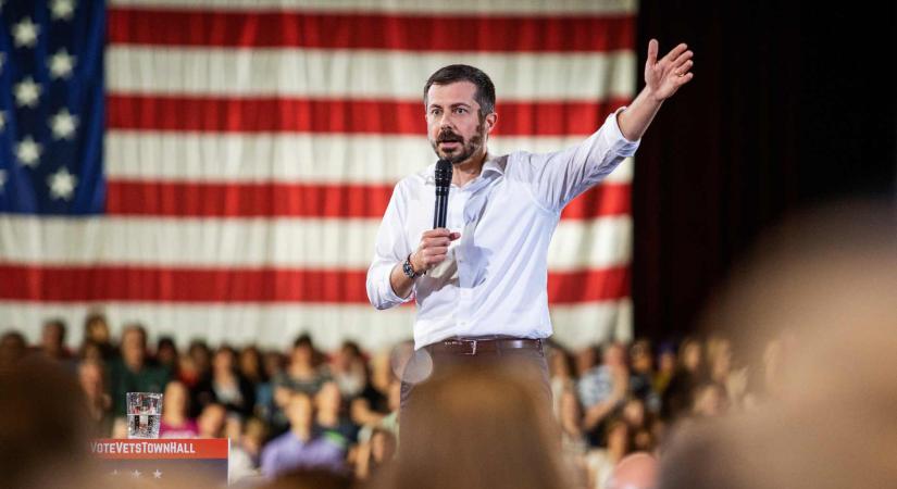 A nyíltan meleg Pete Buttigieg vezeti a demokraták elnökjelölti listáját az USA-ban