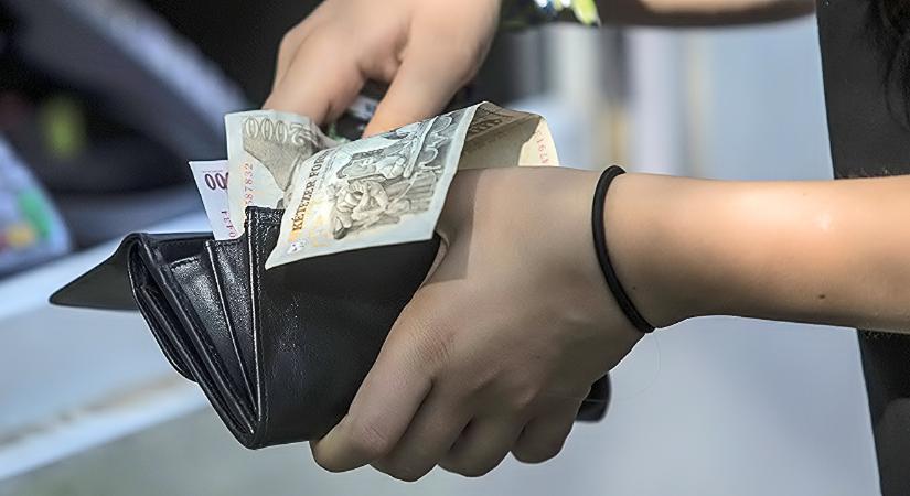 Ez nem volt szép: ittak, aztán ellopta a kollégája táskáját