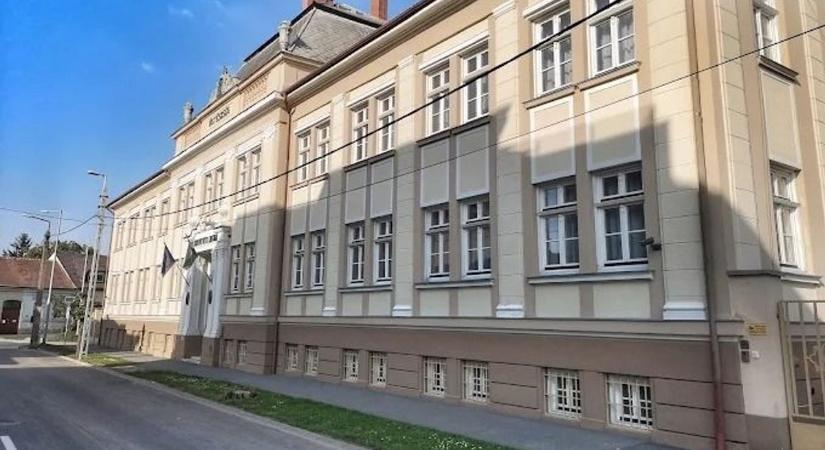 Belekötött a növényekbe egy részeg férfi Zalában, a tököket egyenesen felgyújtotta - csúnyán ráfázott végül