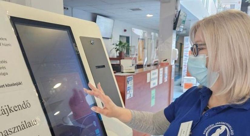 Végtelen sorok a rendelőben: a páciensek 70 százalékának Ügyfélkapuja sincs