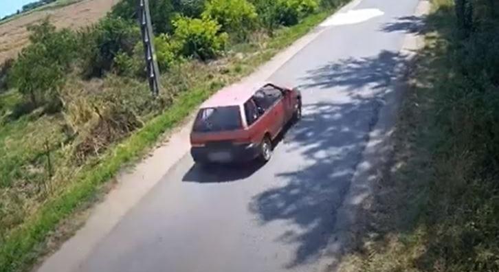 Nem állt meg segíteni egy autós, miután balesetet okozott, inkább elrejtette a kocsit a kukoricásban