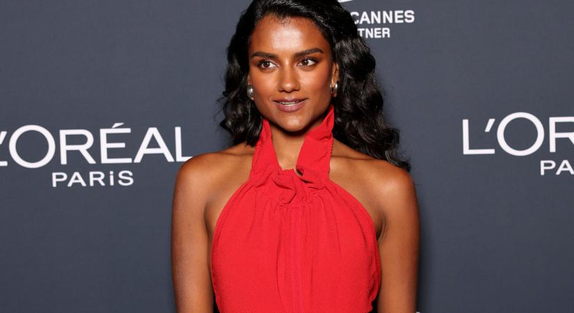 A Bridgerton sztárja túlragyogja a hollywoodi stílusikonokat: Simone Ashley nagyon nőies