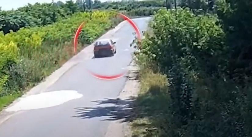 Videón a szerencsétlen hevesi baleset! Így rombolt az ámokfutó, de még durvább, amit utána csinált  videó