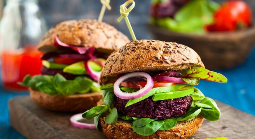 Különleges hamburgerek nyárra, három izgalmas recepttel