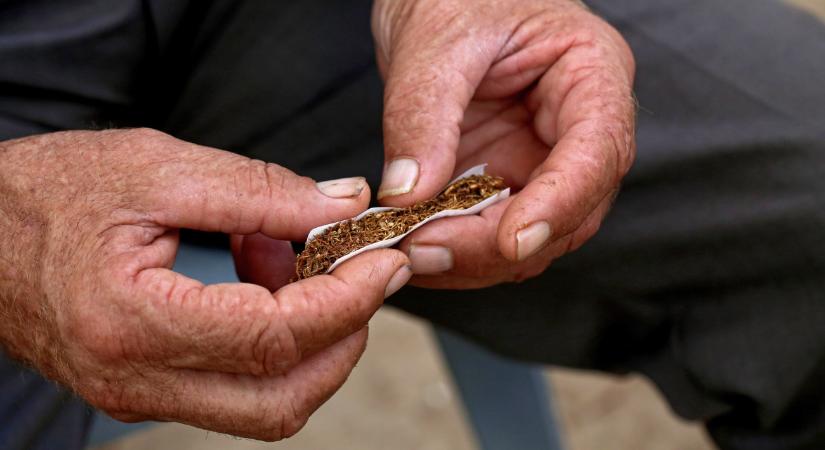 Vajon mit keresett nála egy bő tonna szárított dohánylevél?