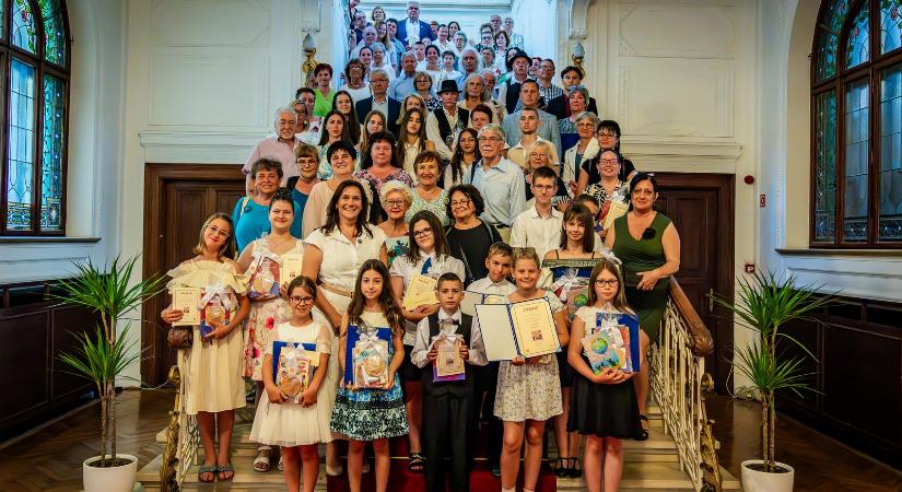 A Kárpát-medencei Életmese írói pályázat díjátadója Budapesten képeken