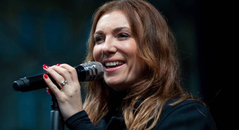 Rúzsa Magdi pancsoló hármasikrei übercukik: 3 évesen már ilyen nagyok