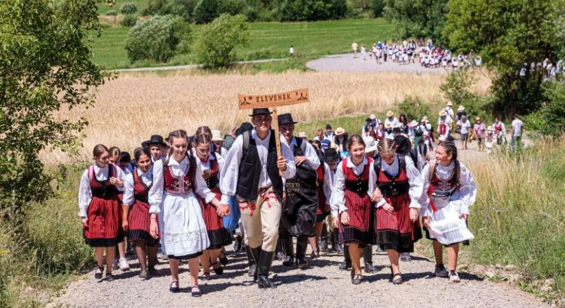 Ezer Székely Leány Napja a csíksomlyói hegynyeregben