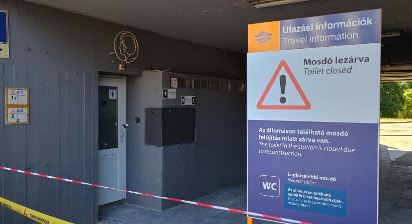 Még ez is! Az egri buszpályaudvari wc is bezárt, mert felújítják
