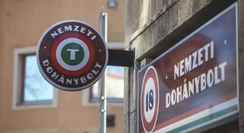 Arcát eltakarva rontott be a kecskeméti dohányboltba, késsel fenyegetőzve követelte a bevételt