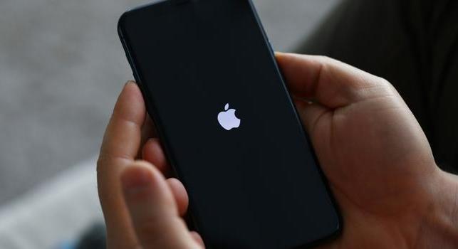 Egy iPhone mentette meg egy sérült hegymászó életét Amerikában
