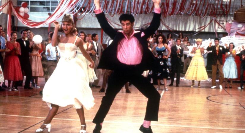 A 71 éves Travolta mindenkit meglepett: feltámasztotta a Grease pomádés sérójú szépfiúját