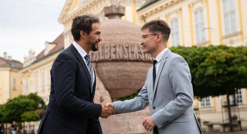 A társulat mást akart, mégis Dolhai Attila lesz a székesfehérvári színház igazgatója