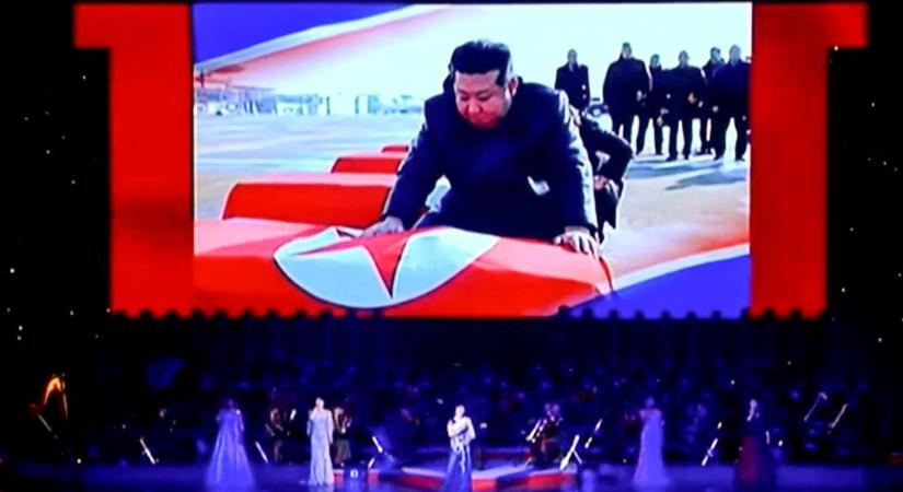 Elérzékenyült Kim Dzsongun, amikor az általa halálba küldött katonákra emlékeztek