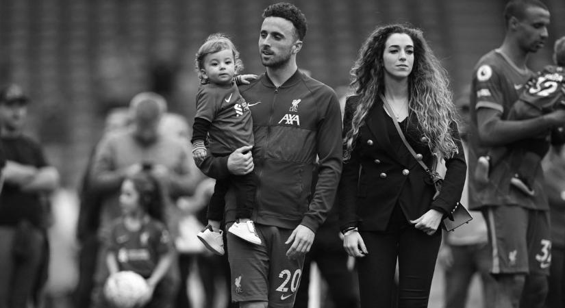 Így búcsúzik a világ a Liverpool csatárától: az ősi ellenfél gyászba borult, Ronaldo megható sorokkal üzent