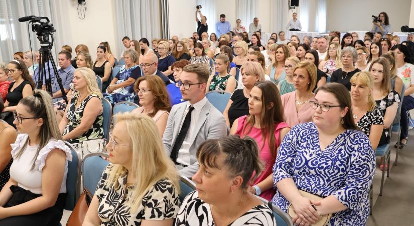 A vásárhelyi-makói kórház 51 dolgozóját köszöntötték