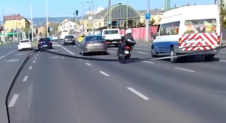 Életveszélyes motoros üldözés Budapesten, videón a fél városon át tartó hajsza
