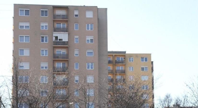 Sokkoló eset Miskolcon! - Karddal támadt volt családjára egy férfi