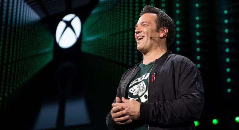 Hullanak a fejek az Xboxnál, de egy valakinek nem kell féltenie az állását: Phil Spencernek