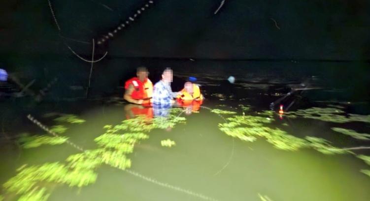 Életmentés a Tisza-tavon - süllyedő hajó miatt kellett a gyors segítség