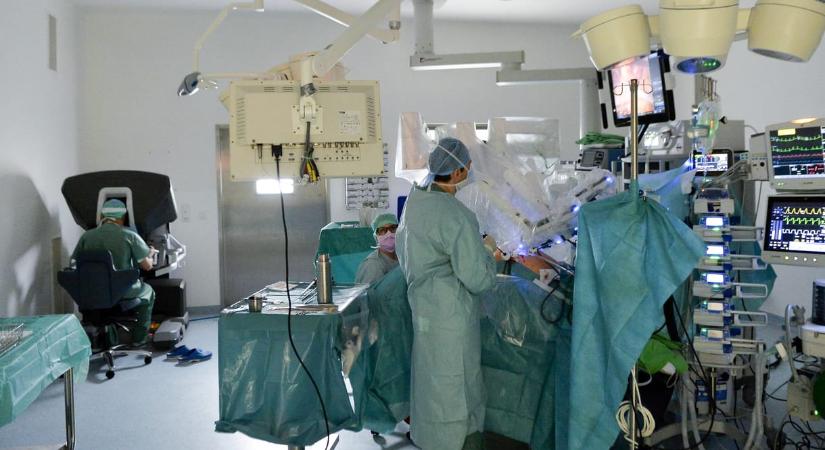 Kulja András szerint 36 fokos műtőben operálnak a Dél-pesti Kórházban