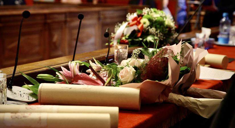 Gyöngyösi Ferenc az Időben mai adásában jelenti be, kik kapnak városi kitüntetéseket