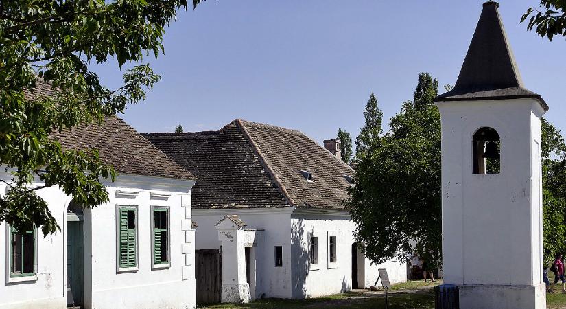 Tűz ütött ki a szentenderi skanzen területén