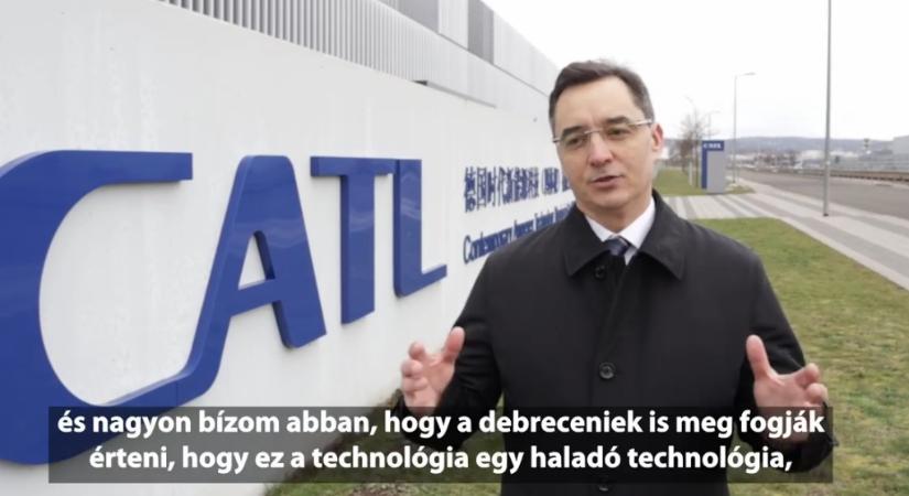 CATL-leépítés: a debreceni önkormányzat a kínai cégnek hisz, de vizsgálatot indít – megszólalt a kormány is