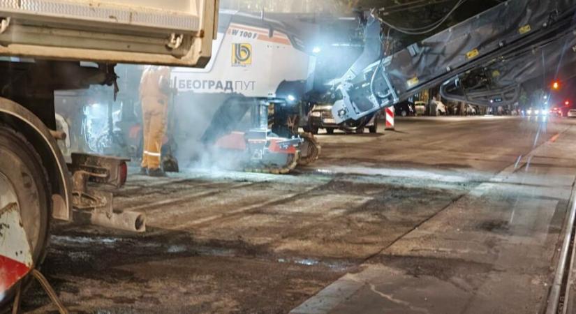 Megszüntették a gyalogátkelőt a Slavija téren, hogy ne sétálgathassanak a tüntetők