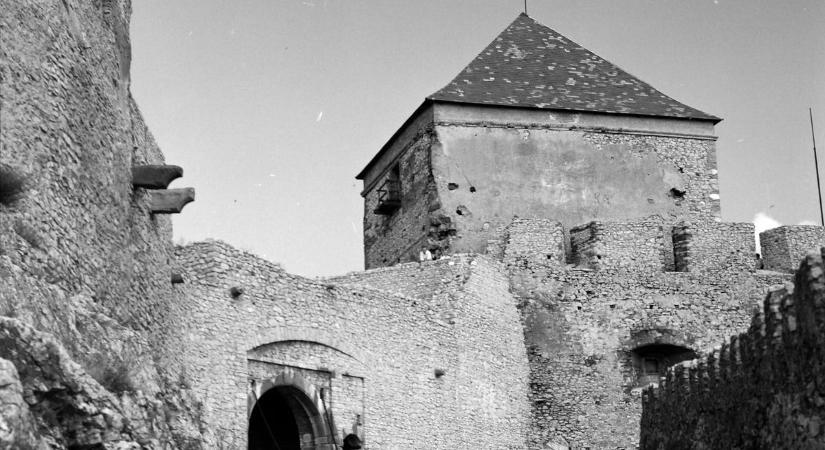 Rejtélyes alagutakat rejt a legendás bakonyi vár