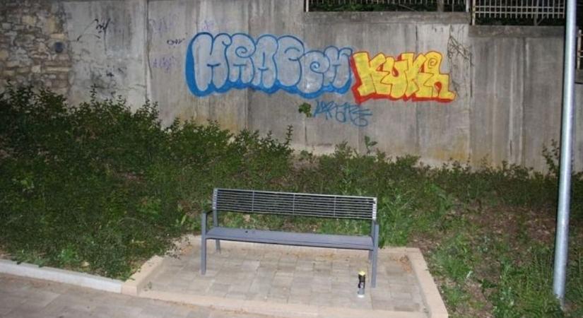 Elővették, amijük volt, botrány, mit tett a két suhanc a lakótelepi éjszakában