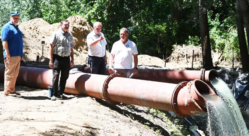 Minden cseppre szükség van: hatvan centiméterrel emelik meg a holtág vízszintjét – galériával