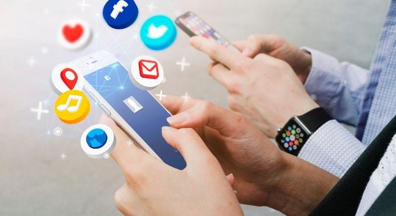 Új megosztó funkció az iPhone-okon: leáll a FaceTime, ha valaki vetkőzni kezd