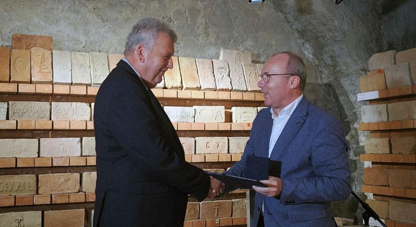 Veszprém kedvelt háziorvosa kapta a Perlaky-díjat