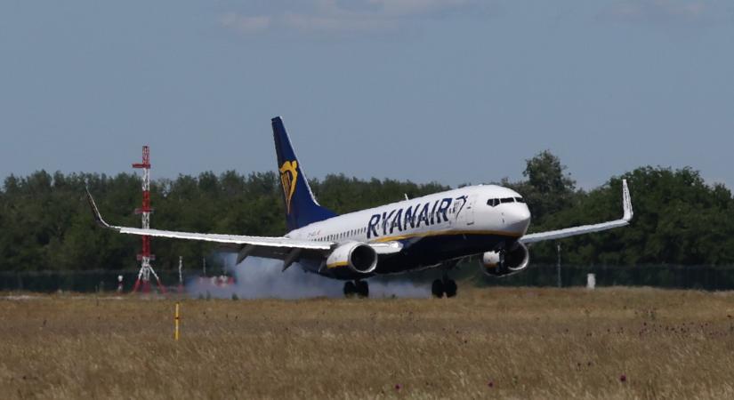 Jó hír jött a Ryanairtől: nagyobb poggyászt vihetünk fel a fedélzetre, itt vannak az új méretek