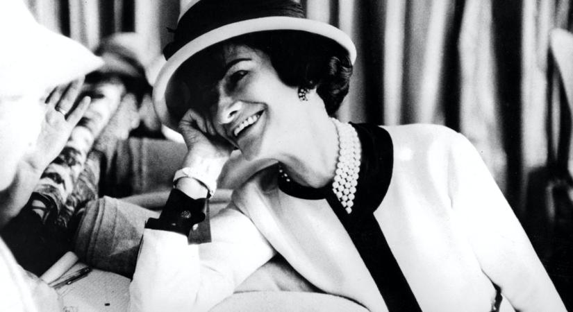 Coco Chanel másképp látta a világot, ez tette őt naggyá: mit őrzött meg stílusából a francia divatház?