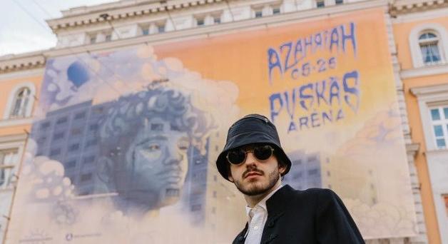 Elnézést kért Azahriah